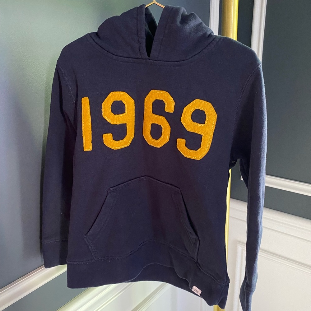 Unisex GAP Kids Size 5T sweatshirt - Excellent condition